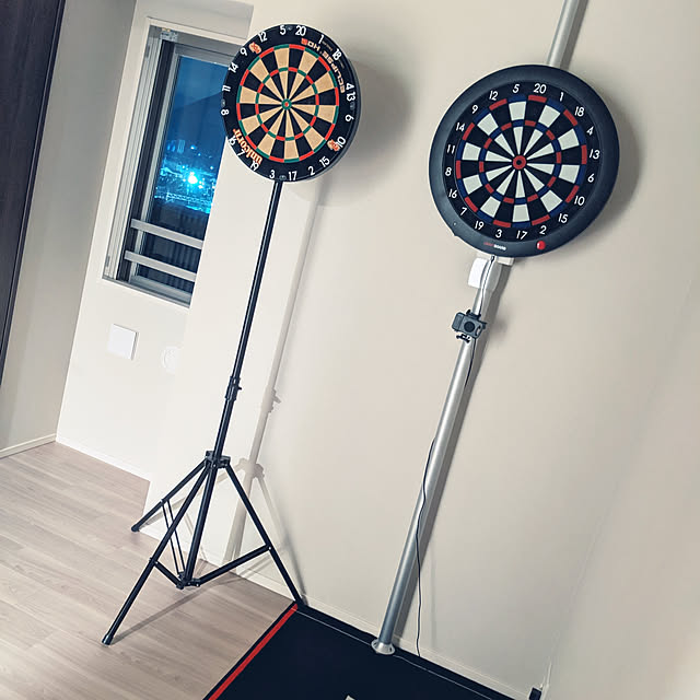 hataaraのLUXZA-【GRAN DARTS】RENEWAL GRAN POLE STAND (グランダーツ ポールスタンド ダーツボードスタンド シルバー)の家具・インテリア写真