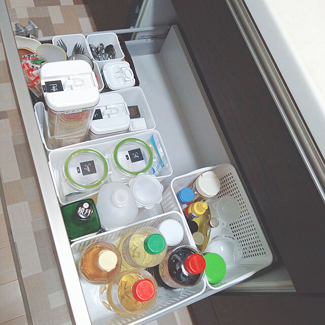 aho51の-保存容器 300ml フレッシュロック 角型 選べるカラー 白 緑 茶 （ キッチン収納 キャニスター 調味料入れ プラスチック 引き出し収納 冷蔵庫収納 FRESHLOK キッチン 収納 シンク下 粉物入れ ）の家具・インテリア写真