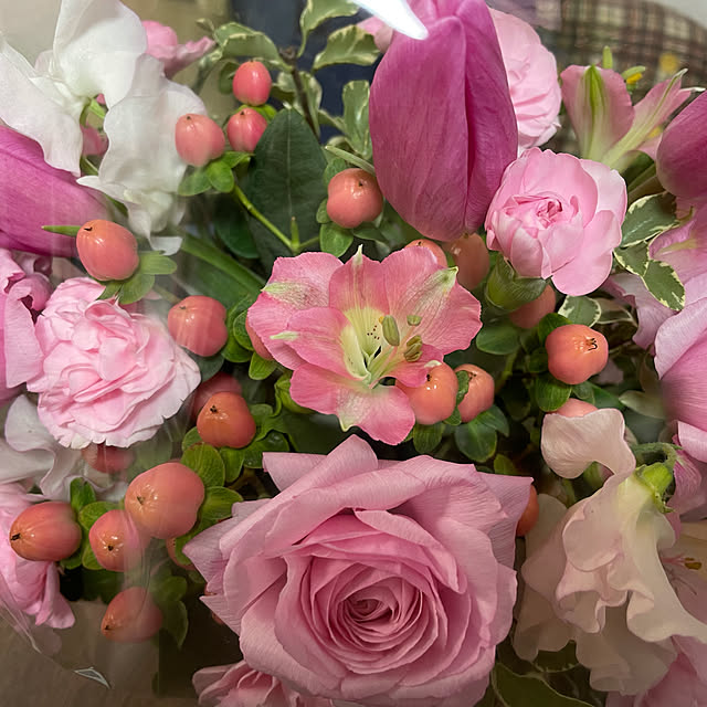 makiの-花瓶いらずの花束 そのままブーケ 水かえ不要 花束 誕生日 プレゼント そのまま飾れる 女性 母 母の日 生花 ギフト お祝い お花 おしゃれ 還暦 古希 喜寿 お見舞い フラワーギフト 母の日プレゼント 花 2024 送料無料 カーネーション 人気の家具・インテリア写真