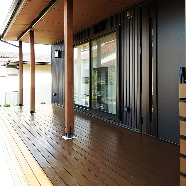 ponhanaの-プラネットカラー ウッドコート ミディアムブラウン 2.5L（スタンダード・スタイリッシュ)標準価格色のレパートリー 約50平米/1回塗りの家具・インテリア写真