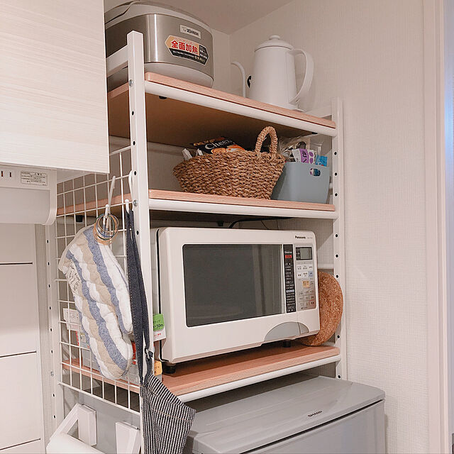 burritoのアイリスオーヤマ-アイリスプラザ 冷蔵庫ラック 3段 幅59.5×奥行41×高さ180.5cm キッチン収納 ナチュラル a)ホワイトの家具・インテリア写真