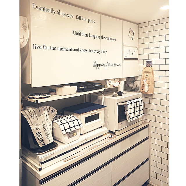 マスキングテープ 幅広 木目調カッティングシート 白 幅8cm 50m単位 幅広マスキングテープ 壁紙 白 シール のり付き 壁紙用 シール ウッド パネリング 羽目板 ホワイト はがせる リメイクシート アクセントクロス ウォールステッカー 壁紙シール Diyのレビュー