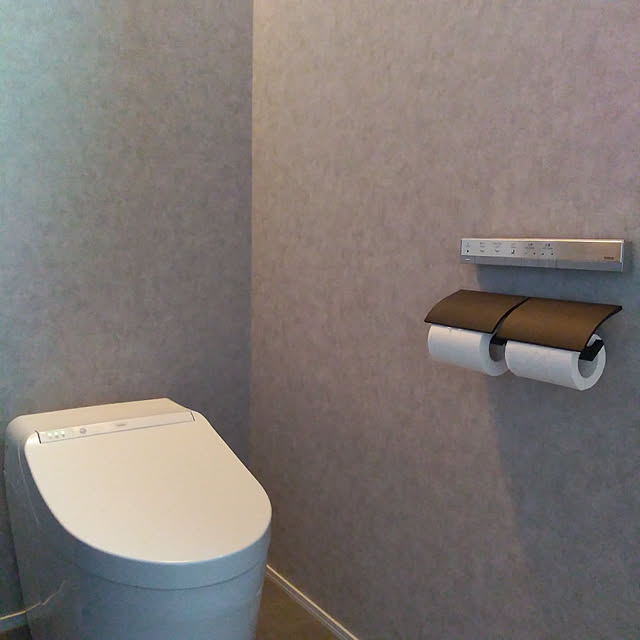 写真付きレビュー Kawajun カワジュン ペーパーホルダー 紙巻器 ブラストブラック アルミ ペーパーホルダー Sc 473 Xkの通販商品 口コミ情報 Roomclipショッピング