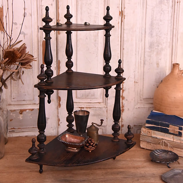 アンティークコーナーラック アンティーク雑貨 壁 天井のインテリア実例 19 12 16 16 32 44 Roomclip ルームクリップ