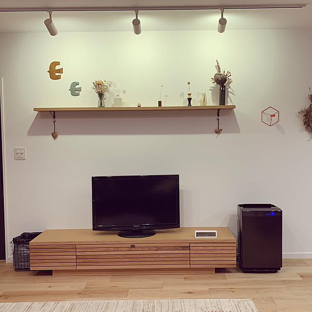 テレビ台 おしゃれ 収納 テレビボード 幅0cm Tvボード ウォールナット オーク 無垢 リビング リビングボード 大型 ロータイプ Tv台 Av ボード Av収納 家具通販 大川市のレビュー クチコミとして参考になる投稿8枚