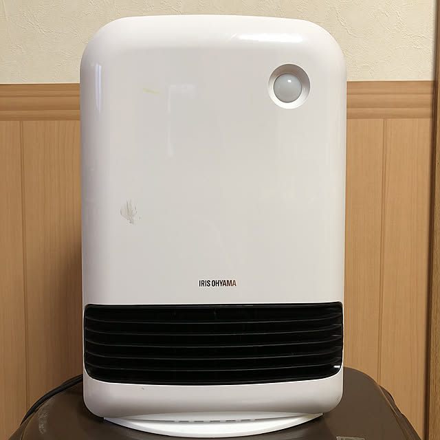 セラミックファンヒーター 大風量 人感センサー付 アイリスオーヤマ 10w メカ式 Jch 12dd3 Wのレビュー クチコミとして参考になる投稿1枚 Roomclip Item