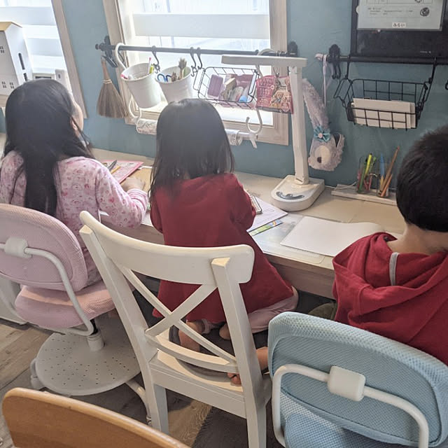 写真付きレビュー Ikea イケア 子ども用デスクチェア ライトピンク 学習椅子 N Vimund ヴィムンド 子供部屋用インテリア イス 学習チェア おしゃれ シンプル 北欧 かわいい ベビー 家具の通販商品 口コミ情報 Roomclipショッピング