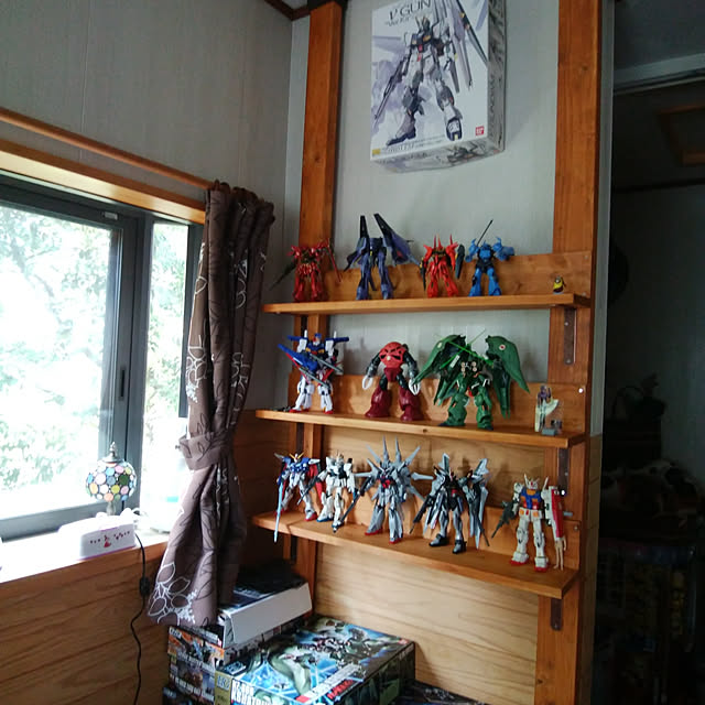 ベッド周り/ディアウォール棚/ガンプラコーナー★/夫sanのコレクション★/趣味/ディアウォール棚完成&hellip;などのインテリア実例 2018