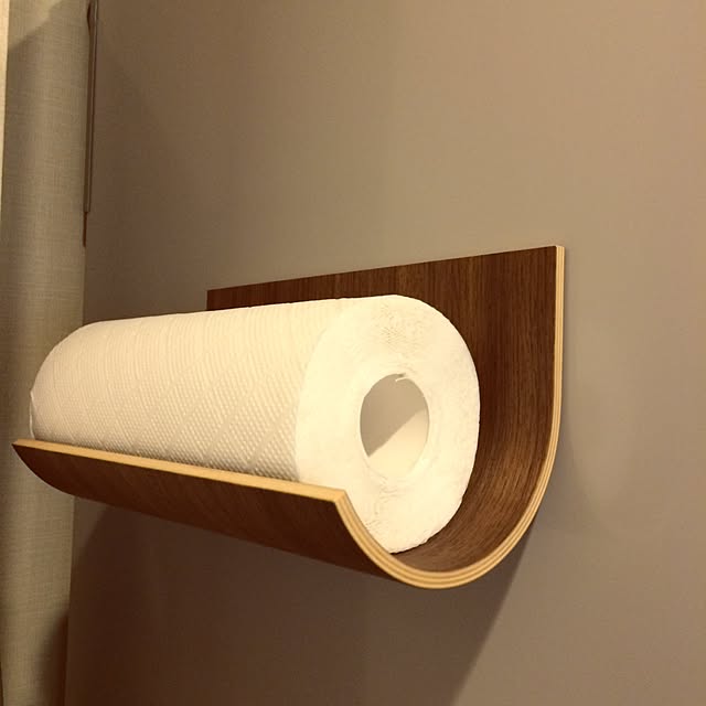 Kitchen Paper Holder キッチンペーパーホルダー マグネットタイプ 表面に天然木の突板 薄い板 を張り くるっと曲げた100 木製 の商品です 本物の木は風合いが違います のレビュー クチコミとして参考になる投稿10枚 Roomclip Item