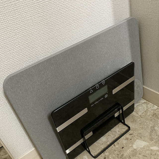 チチロバ Titiroba Amazon Co Jp 限定 チチロバ Titiroba バスマット 珪藻土バスマット 風呂マット 足ふきマット 速乾 調湿 吸水性 珪藻土 キッチンマット 洗濯不要 滑り止め 浴室 洗面所 グレー Ds 02 Gのレビュー 口コミとして参考になる投稿1枚