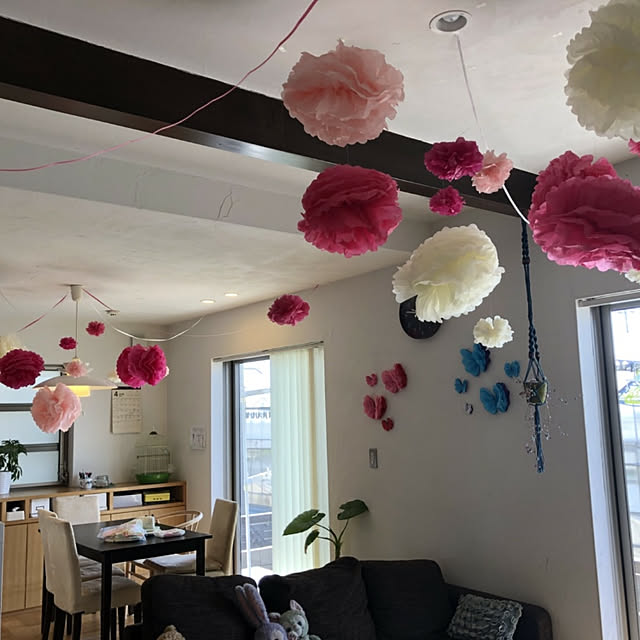 写真付きレビュー ペーパーフラワー 4色 12個セット 30cm 4色 8個セット 35cm おしゃれ フラワーポンポン セット 結婚式 二次会 誕生日会 パーティー お花紙 飾り付けに おすすめ 大きい ペーパーポンポン ピンク 黄色 緑色 青色系 送料無料 の通販商品 口コミ