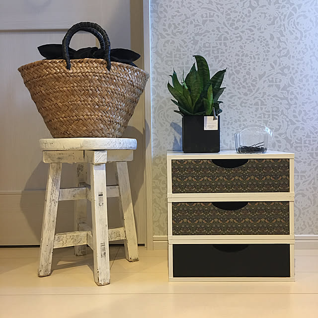 リメイクシート 白 無地 壁紙 シール 賃貸 剥がせる 防水 ホワイト キッチン テーブル ドア 家具 扉 リメイク シート 原状回復 ペンキ 下地用シート 貼ってはがせる Hatte Me ハッテミー ペインタブル 巾137cm 1m単位切り売り 壁紙屋本舗のレビュー クチコミとして