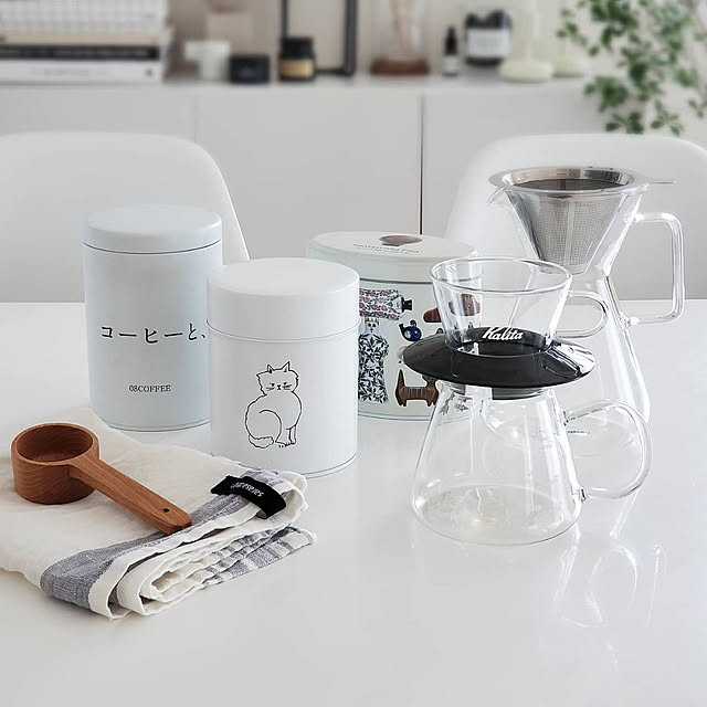 コーヒー缶 Familj ファミーリ Aina アイナ キャニスター 収納 珈琲缶 茶筒 保存容器 コーヒー 紅茶 お茶 保存 キッチン 雑貨 北欧 カフェ かわいい 小物入れ おしゃれ モノトーン 動物 猫 文鳥 ギフト 誕生日 プレゼント のレビュー クチコミとして参考になる投稿2枚