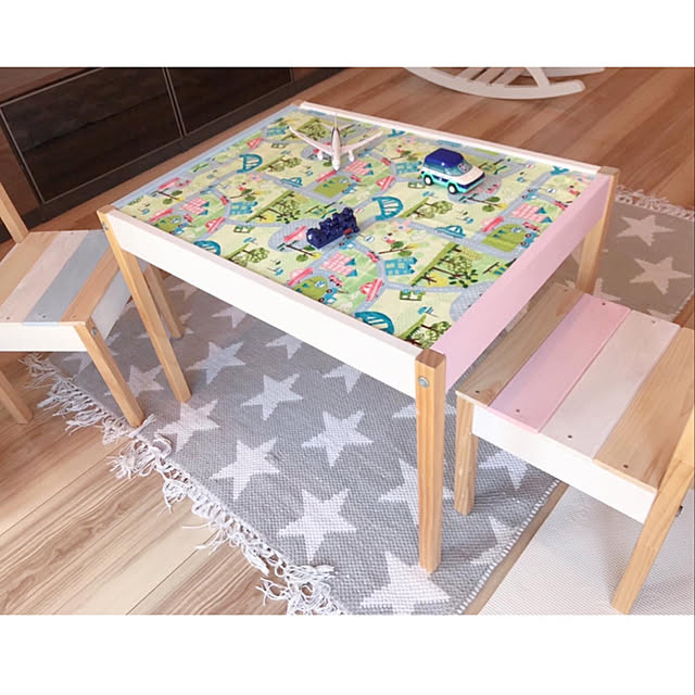 Ikea イケア Latt レット 子供用テーブル チェア2脚付 パイン材 キッズ テーブル 椅子 輸入 送料無料のレビュー クチコミとして参考になる投稿1枚 Roomclip ルームクリップ Ikea イケア Latt レット 子供用テーブル チェア2脚付 パイン材 キッズ テーブル 椅子 輸入 送料無料のレビュー クチコミとして参考になる投稿1枚 Roomclip ルームクリップ