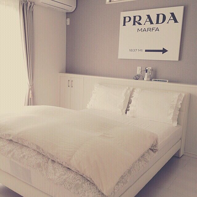 ベッド周り Prada Prada Marfa 海外ドラマ ダマスク柄 などのインテリア実例 15 06 27 09 12 10 Roomclip ルームクリップ