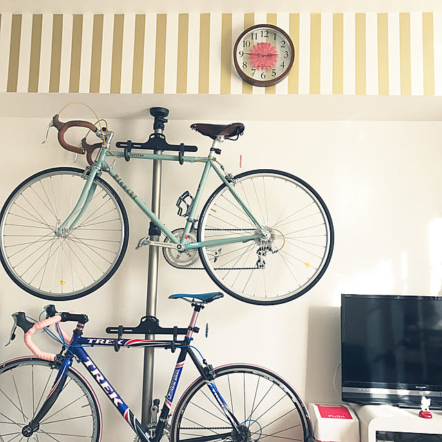 写真付きレビュー 送料無料 自転車 スタンド 室内 縦置き 2台 おしゃれ 自転車スタンド ディスプレイスタンド バイクタワー つっぱり式 置き場 サイクルスタンド ディスプレイタワー 自転車ラック タワー 突っ張りポール式 バイク 収納 展示用 インテリア 送料無料の