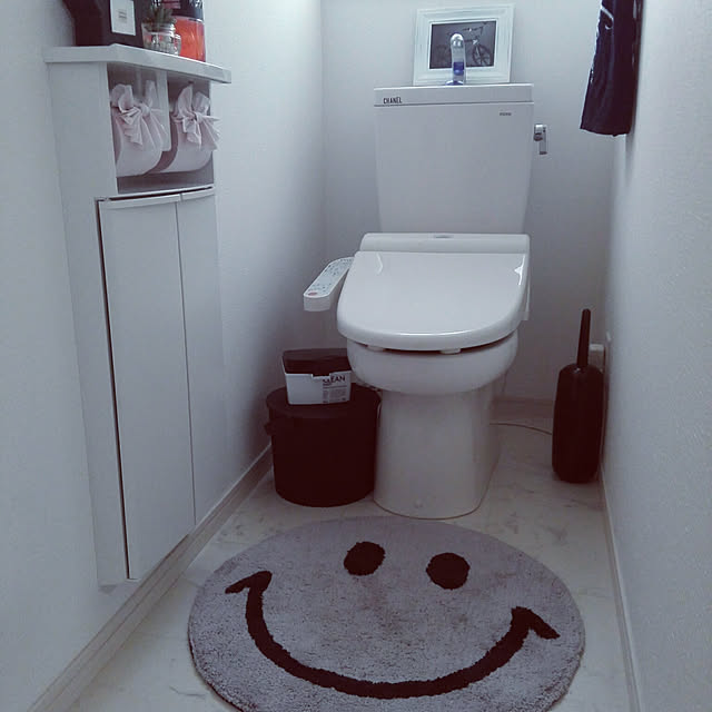 スマイル ラグマット ニコちゃん にこちゃん 全11カラー 送料無料 マット 円形 ニコちゃんマーク 西海岸インテリア アメリカン雑貨 雑貨 玄関マット キッチンマット バスマット 丸型 ラウンドマット おしゃれ 可愛い プチプラ のレビュー クチコミとして参考になる投稿