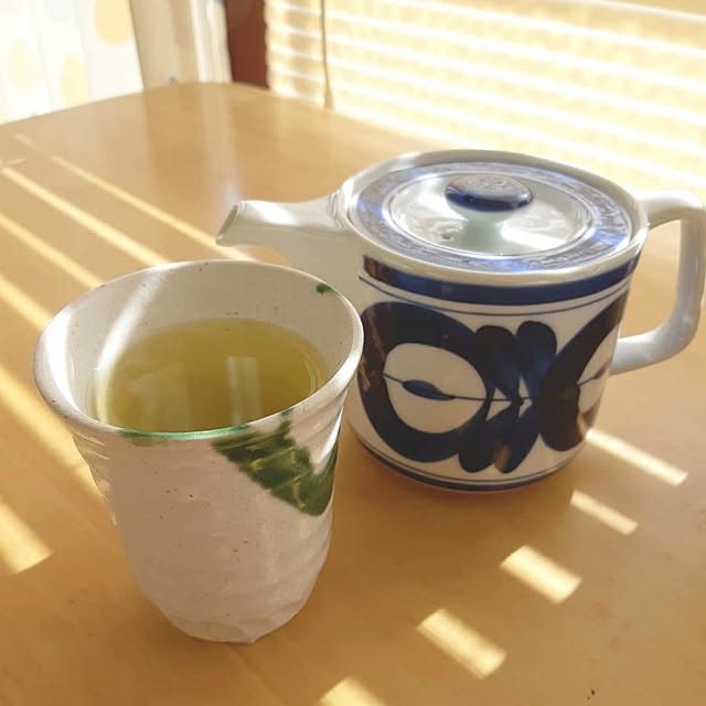 送料無料 マジョリカ ティーポット 550ml お洒落な北欧風ティーポット 急須 かわいい 陶器 日本製 お茶 ティポット ギフト プレゼント お茶ポット 贈り物 お礼 内祝い ティー 有田焼 波佐見焼 結婚祝い 引越祝い 還暦祝い ポイント消化のレビュー クチコミとして参考に