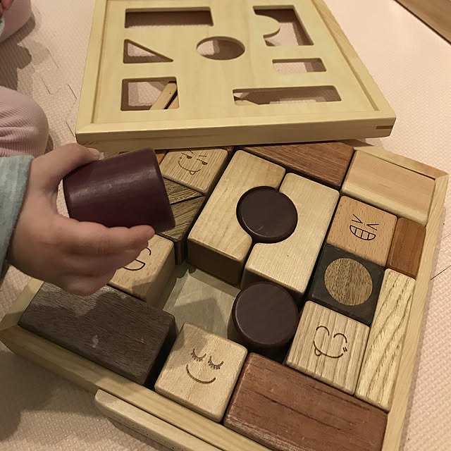 名入れ無料 型はめフタ付 積み木 1歳 出産祝い おもちゃ はじめての 赤ちゃん つみきセット 22p 名前入り 木箱つき 遊び方ガイド付1歳おもちゃ 木のおもちゃ 知育玩具 ハーフバースデー 8ヶ月 10ヶ月 ギフト 男の子 女の子 舐めても安心 スプソリのレビュー クチコミ 名入れ無料 型はめフタ付 積み木 1歳 出産祝い おもちゃ はじめての 赤ちゃん つみきセット 22p 名前入り 木箱つき 遊び方ガイド付1歳おもちゃ 木のおもちゃ 知育玩具 ハーフバースデー 8ヶ月 10ヶ月 ギフト 男の子 女の子 舐めても安心 スプソリのレビュー クチコミ