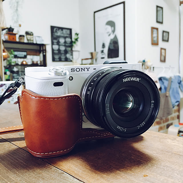 写真付きレビュー Sony A6400 A6300 A6100 A6000 専用 レザーカメラケース 一眼レフ カメラケース お揃いカラーのストラップ付き 専用ケースでぴったりフィット しっかり保護 オシャレなレザーアンティークデザイン レトロ 昭和の通販商品 口コミ情報 Roomclip
