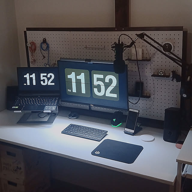 Benq Screenbar Plus モニター掛け式ライトスクリーンバー プラス デスクライト Monitor Lamp のレビュー クチコミとして参考になる投稿1枚 Roomclip ルームクリップ Benq Screenbar Plus モニター掛け式ライトスクリーンバー プラス デスクライト Monitor Lamp のレビュー クチコミとして参考になる投稿1枚 Roomclip ルームクリップ