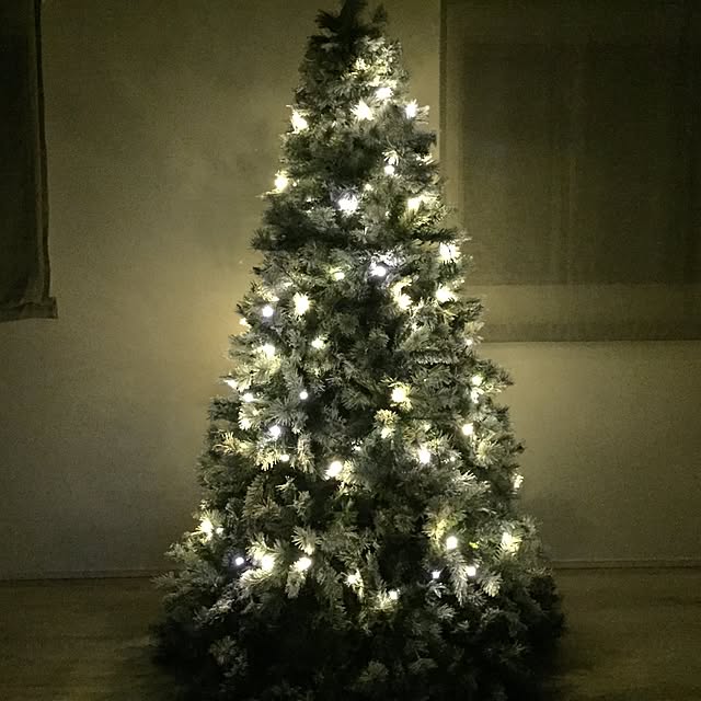 クリスマスツリー 210cm 雪 降る 雪の積もったようなツリー ヌードツリー スノーツリー 大型ツリー ヒンジ式 北欧 ホワイトツリー 積雪 おとぎの国 のレビュー クチコミとして参考になる投稿8枚 Roomclip ルームクリップ