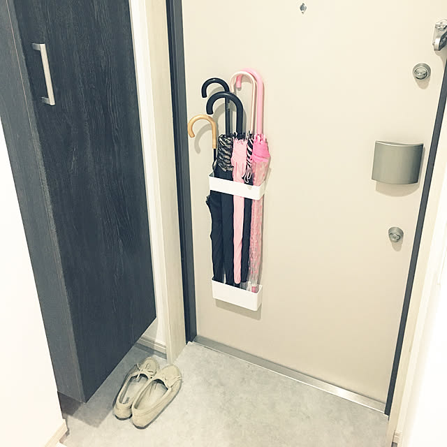 傘立て 山崎実業 マグネットアンブレラスタンド 傘立て おしゃれ 傘スタンド アンブレラ 定番 デザイン 傘ラック コンパクト スマート ホルダー ドア スリム メンズ レディース 磁石 マグネット 傘立て 4501 のレビュー クチコミとして参考になる投稿6枚