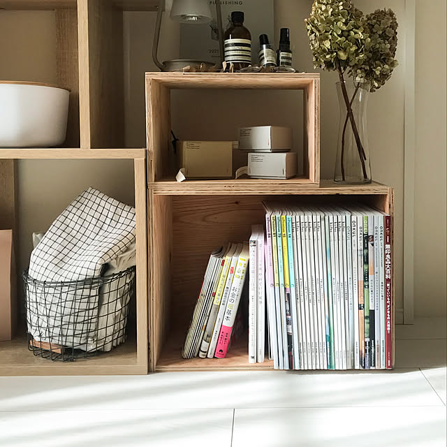 イエノlabo キューブボックス ボックスシェルフ 収納 シェルフ 木箱 什器 レコード 男前インテリア 木製 本棚 おしゃれ 代引不可 送料無料 のレビュー クチコミとして参考になる投稿3枚 イエノlabo キューブボックス ボックスシェルフ 収納 シェルフ 木箱 什器 レコード 男前インテリア 木製 本棚 おしゃれ 代引不可 送料無料 のレビュー クチコミとして参考になる投稿3枚