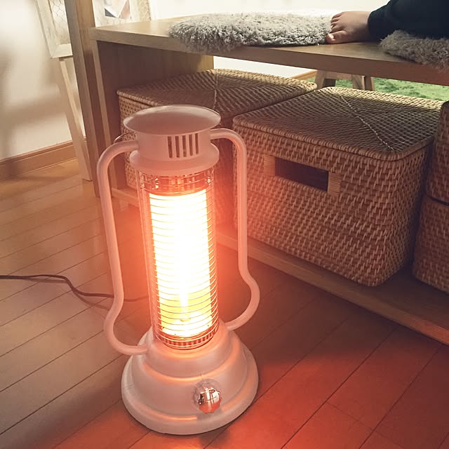 小型 ストーブ 電気ストーブ リビング オフィス ワンルーム 足元 ハロゲンヒーター 暖房ヒーター 省スペース 家電 小型ヒーター 省エネ 暖房 器具 ヒーター コンパクト 暖房器具 赤 レッド 白 ホワイト 金 ゴールド おしゃれのレビュー クチコミとして参考になる投稿1枚