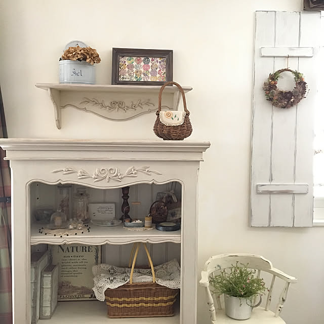 本棚 ブックシェルフ ディスプレイラック シャビーシック アンティーク カントリーコーナー Country Corner Romance 3段シェルフ 白家具 フレンチシック コレクションラック アンティーク風 フレンチカントリー 姫系のレビュー クチコミとして参考になる投稿6枚