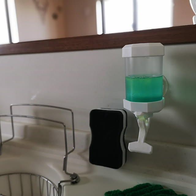 シンクすっきりコーデセット すっきり ディスペンサー スポンジホルダーukiuki おしゃれ ボトル 洗剤入れ 詰め替え 調整 らくらく キッチン 洗面所 トイレ お風呂場 便利グッズ モノトーン コンパクト プレゼント ワンプッシュ 新築 引越 結婚お祝いのレビュー