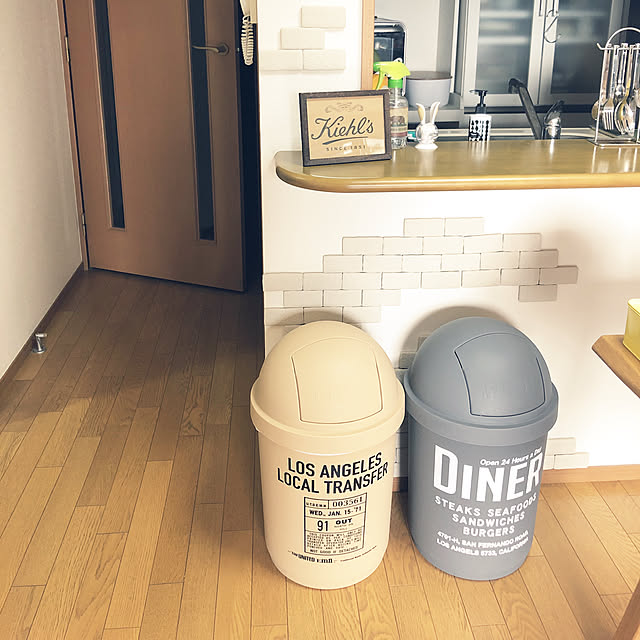 エイケイインターナショナル ゴミ箱 スイング 45l袋可 45リットル袋可 大容量 大型 大きい ダストボックス アメリカン ごみ箱 インテリア雑貨 北欧 屋外 外置き ふた付き 蓋つき 蓋付き おしゃれ ゴミ袋が見えない いたずら 防止 キッチン リビング 分別 丸型 生ごみ