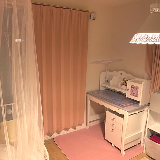 学習机 女の子 勉強机 学習デスク おしゃれ プリンセスデスク デスク 机 幅100cm Desk ワゴン 引出し 鍵付き ホワイト ピンク パープル クリスタル キュート シンプル コンパクト かわいい 姫系 ブラウン 無垢材 天然木のレビュー クチコミとして参考になる投稿1枚