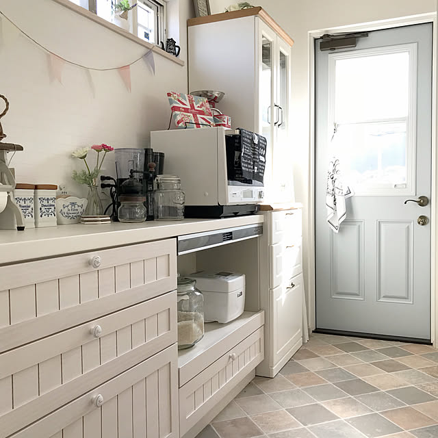 写真付きレビュー アンティークガラス 格子付きドア ラシッサd パレット Apth Lgh 室内ドアトステム 新築 リフォーム Diy 枠付き Door 扉 開き戸 リクシル Lixil 建具 メーカー リビングドア おしゃれ 交換 通販 白 青 ブルーペイント ピンクの通販商品 口コミ情報