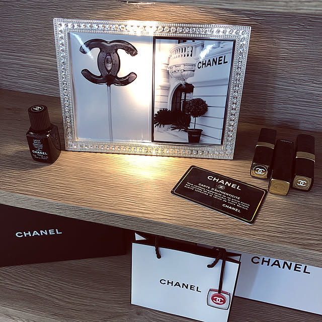 Chanel シャネル フォトフレーム 写真立てのまとめページ Roomclip ルームクリップ Chanel シャネル フォトフレーム 写真立てのまとめページ Roomclip ルームクリップ