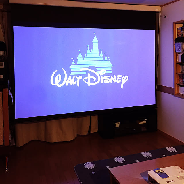 シアターハウス 電動プロジェクタースクリーン ケース付き 16 9 110インチ ブラックマスク 日本製 Wcb2435wemのレビュー クチコミとして参考になる投稿2枚