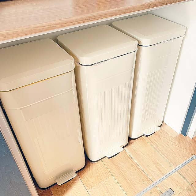 1年保証 ゴミ箱 30l ペダル ふた付き ペダル開閉式 縦型 スチール ゆっくり静かにフタが閉まる 容量 30リットル ダストボックス ばけつ ごみ箱 くず箱 臭い漏れ防止 インテリア リビング キッチン おしゃれ レトロ かわいい 北欧 送料無料 のレビュー クチコミとして 1年保証 ゴミ箱 30l ペダル ふた付き ペダル開閉式 縦型 スチール ゆっくり静かにフタが閉まる 容量 30リットル ダストボックス ばけつ ごみ箱 くず箱 臭い漏れ防止 インテリア リビング キッチン おしゃれ レトロ かわいい 北欧 送料無料 のレビュー クチコミとして