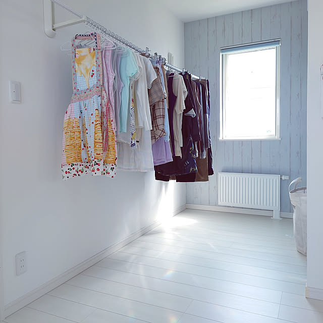 Off 4月12日15 00 19 59まで ベルメゾン 浮かせて干す ピンで設置できる 壁付け物干し 物干し 室内干し 室内 干し 部屋 洗濯 部屋干し 賃貸 コンパクト 便利 屋内 竿 取り付け簡単 コンパクト 送料無料 浮かせる 人気 石膏ボード 梅雨 黄砂 花粉 雪 雨