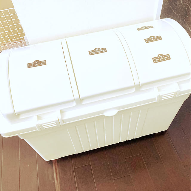 屋外 ゴミ箱 アメリカ ダストボックス 密閉 Risu植物由来3分類ゴミ箱 ごみ箱 100l ふた付き 分別 3分別 外用 ストッカー 大容量 大型 雨 分類 おしゃれ キャスター付 カフェ風 庭 ベランダ ガーデニング サスティナブル ナチュラル ホワイト 日本製のレビュー クチコミ