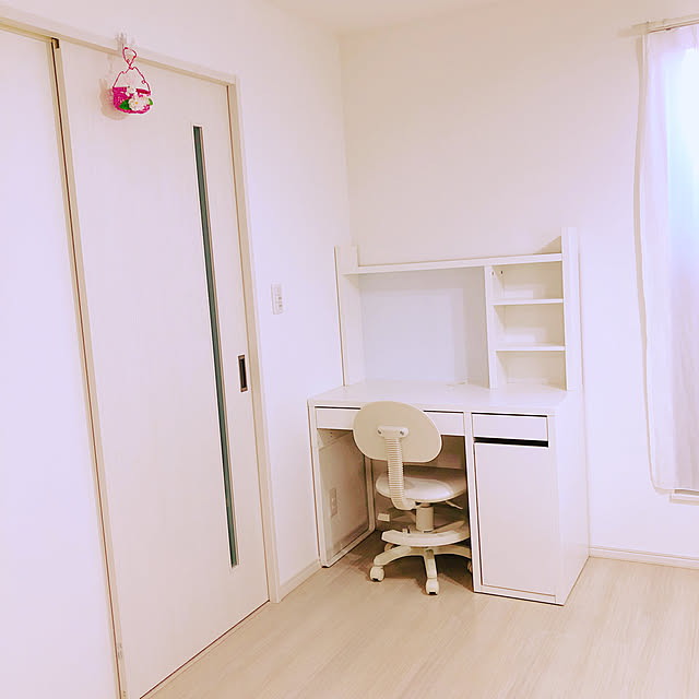 関家具 割引クーポン配布中 当店オリジナルカラー追加 1年保証付き ホワイト樹脂製 学習椅子 昇降式 学習チェア Step ステップ 19色対応 学習チェアー 学習いす 子供椅子 子供イス 子供用 子ども用 ファブリック 合成皮革 子供部屋のレビュー 口コミとして参考に