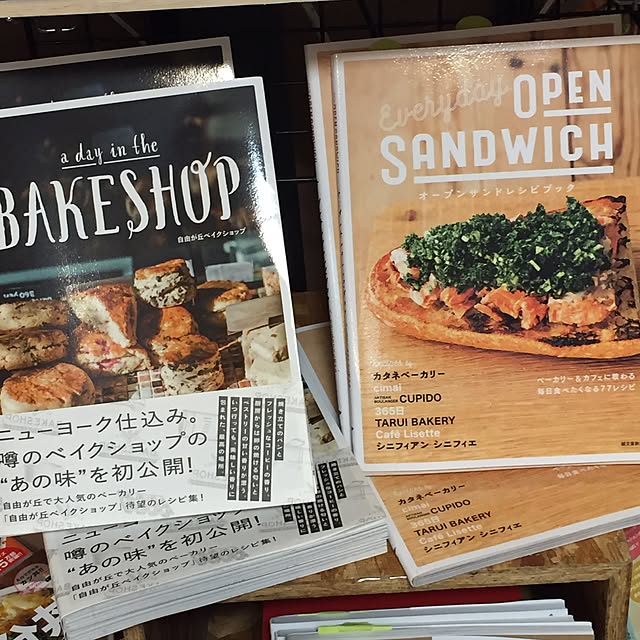 SHIHO , キッチン/遊べる本屋/欲しかったけど絶対使わないから写メで満足/おしゃれなレシピ本\u2026 のインテリア実例