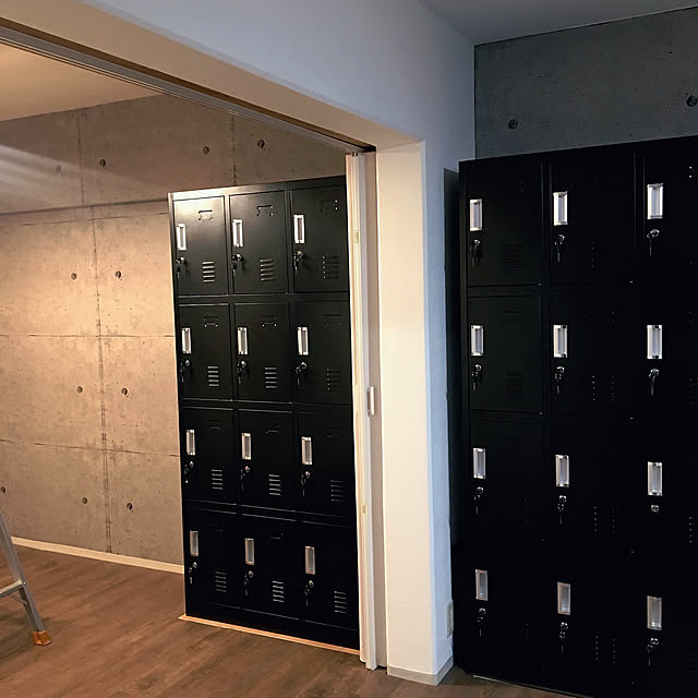 ロッカー おしゃれ スチールロッカー 12人用 ブラック 鍵付き スリム 3列4段 黒のレビュー クチコミとして参考になる投稿8枚