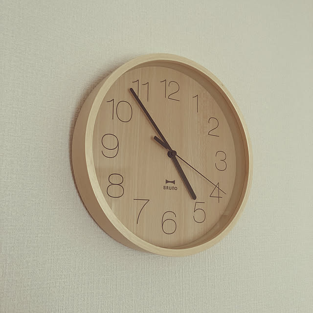 ウッド素材がナチュラルな質感モダンなインテリアに対応インテリアウォールクロック時間のズレを自動で補正 電波時計ナチュラル ダークウッドround Wall Clock掛け時計 ラウンドウォールクロックのレビュー クチコミとして参考になる投稿2枚 Roomclip ルームクリップ