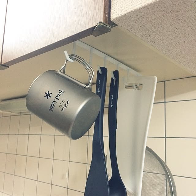 写真付きレビュー】<メール便 送料無料>山崎実業 タワー 戸棚下 キッチンツールフック ホワイト 7117【キッチンツール/カップホルダー/フック /ラック/ハンガー/おたま/吊り下げ/吊り下げ収納/白色/キッチン/台所/収納/小物/yamazaki tower/タワーシリーズ】の通販商品 ... 写真付きレビュー】<メール便 送料無料>山崎実業 タワー 戸棚下 キッチンツールフック ホワイト 7117【キッチンツール/カップホルダー/フック /ラック/ハンガー/おたま/吊り下げ/吊り下げ収納/白色/キッチン/台所/収納/小物/yamazaki tower/タワーシリーズ】の通販商品 ...