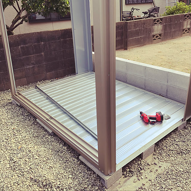 写真付きレビュー サンキン物置 Sk8 100 一般地型 配送のみ エスケーエイト 物置 屋外 収納庫 物置 おしゃれ ベランダ収納庫 屋外 スチール物置 屋外 大型の通販商品 口コミ情報 Roomclipショッピング