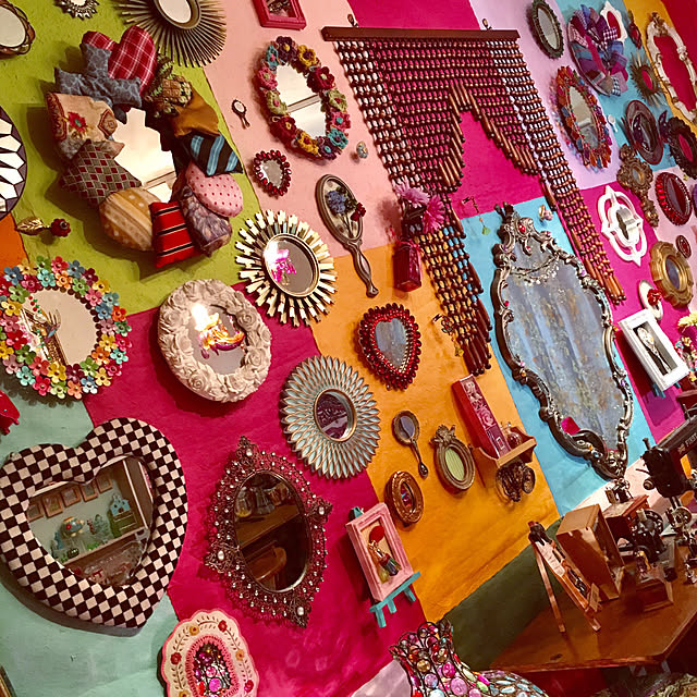 ミラー 卓上 鏡 卓上ミラー 卓上鏡 小物 雑貨 アンティーク 風 ビーズ細工 レトロ 調 デザイン スタンドミラー ドレッサー メイク カガミ かがみ 玄関 丸楕円 キラキラ ギフト おしゃれのレビュー クチコミとして参考になる投稿12枚 Roomclip ルームクリップ