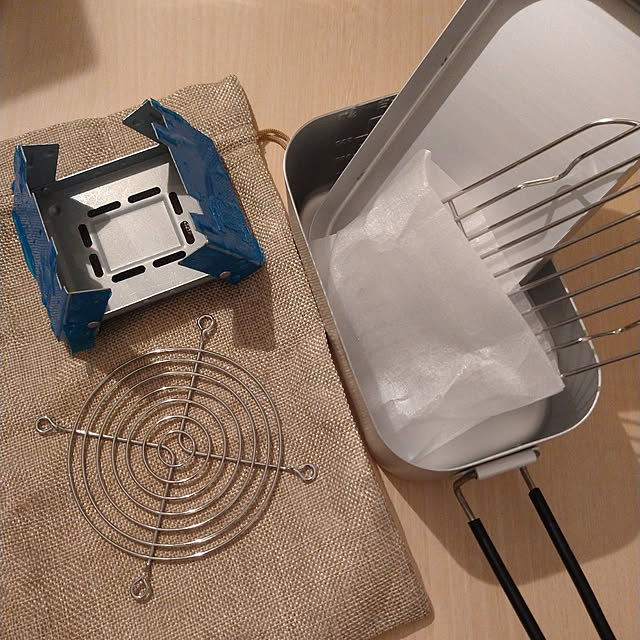 収納袋付き 飯盒 メスティン 丸型五徳付き 風除け板追加可能 炊飯セット 折りたたみストーブ ライスクッカー アルミ キャンプ 自宅炊飯 防災対策 固形燃料のレビュー クチコミとして参考になる投稿1枚