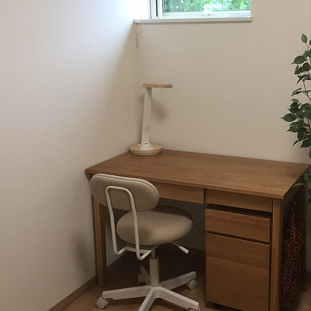 無印良品 ワーキングチェア グレー ２００９ のレビュー 口コミとして参考になる投稿18枚 Roomclip ルームクリップ