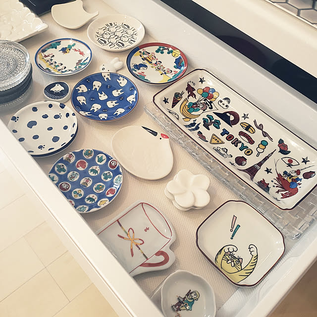 写真付きレビュー Kutani Seal クタニシール ネコ ジェラシー 角小皿 九谷焼 上出長右衛門窯 おしゃれ オシャレ かわいい 可愛い 角皿 和食器 猫柄 の通販商品 口コミ情報 Roomclipショッピング