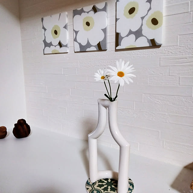 セラミックジャパン Still Green M 花瓶 一輪挿し フラワーベース Cs 2 スティルグリーン Ceramic Japan 北欧 おしゃれ ミニ 花瓶 陶器 アンティーク 白 かわいい 小さい 小さめ 試験管 丸のレビュー クチコミとして参考になる投稿4枚